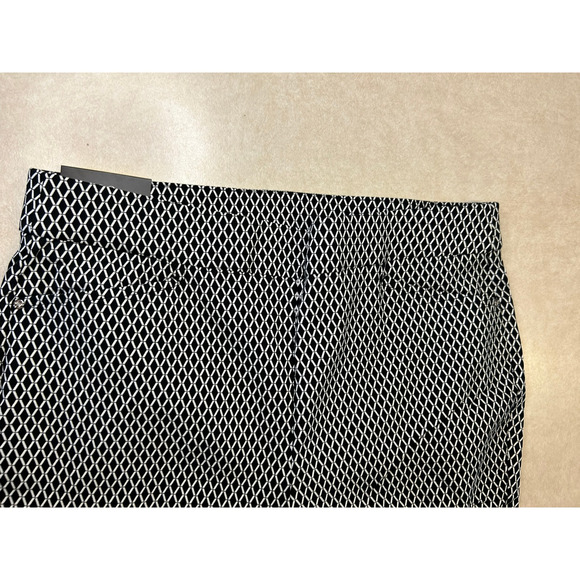 Rafaella Ladies Stretch Fabric Pull-On Capri Pants Black/White Size 6 - Picture 5 of 5